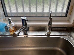 千葉キッチン取付け隊　アルカリイオン整水器の工事　施工前
